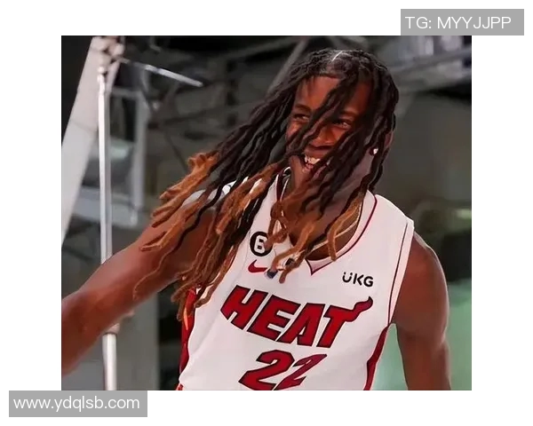 留脏辫加马尾的足球球星带领球队逆袭赛场成就传奇之路