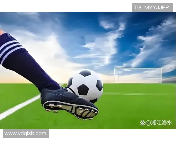 足球巨星开启荣耀之门象征奋勇拼搏与冠军梦想