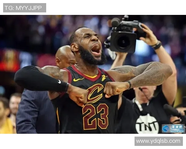 詹姆斯畅谈足球巨星故事展现跨界体育精神与榜样力量