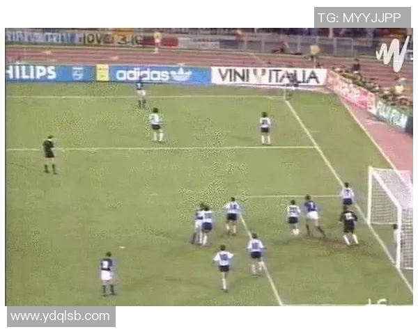 大辫子足球球星的传奇故事与他在赛场上的辉煌成就解析 大辫子足球球星的传奇故事与他在赛场上的辉煌成就解析